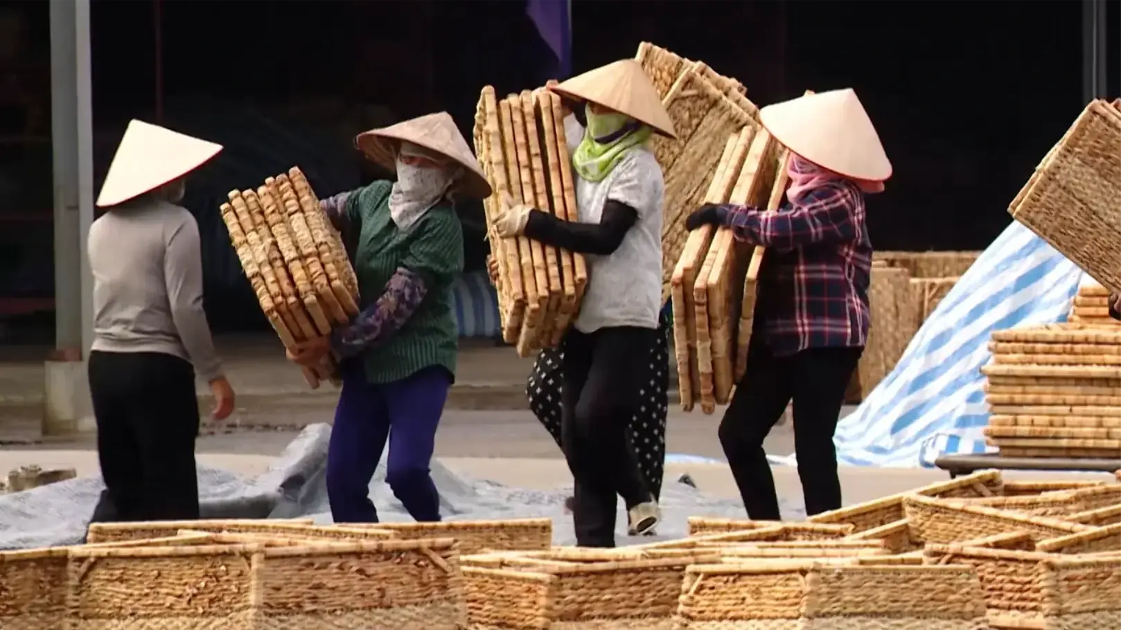 Phượng Dực đổi mới phát triển làng nghề | Nông nghiệp nông thôn | 20/11/2025